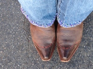 My boots in their Fall Debut and my Pinterest win. Jeans from the GW Boutique which were about two miles too long. Cut them off and hem with a crochet trim. Fun and functional. And ready for the Fair!