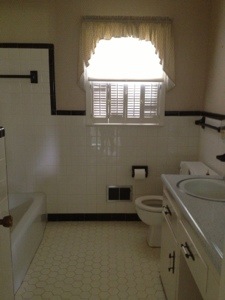 The black and white magical bathroom. Fancy. I loved this room. Always.
