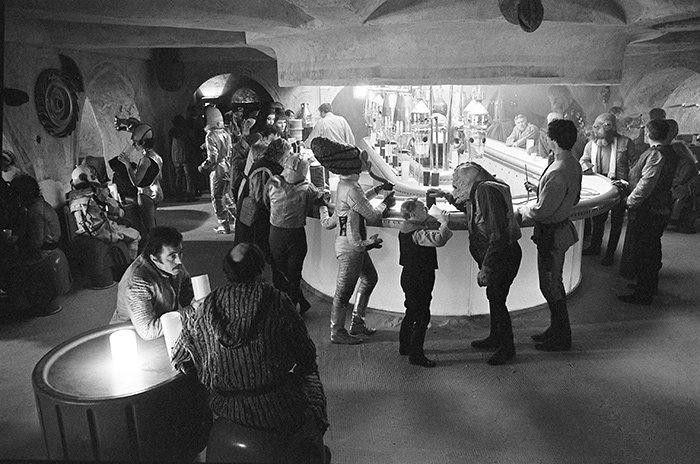 Photo via http://geektyrant.com/news/7min-unedited-star-wars-cantina-scene