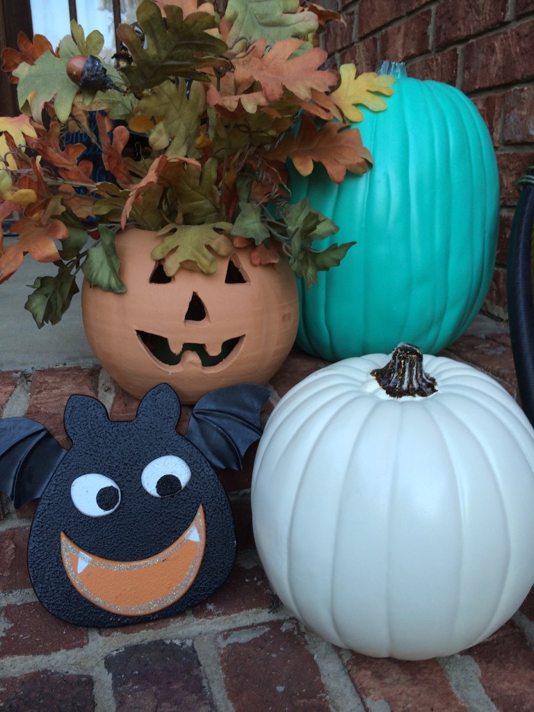 Teal is the new orange.  Our teal and cream pumpkins reappear with a new sidekick or two.  We're all a little batty around here with all kinds of things coming out of our heads.  ;)