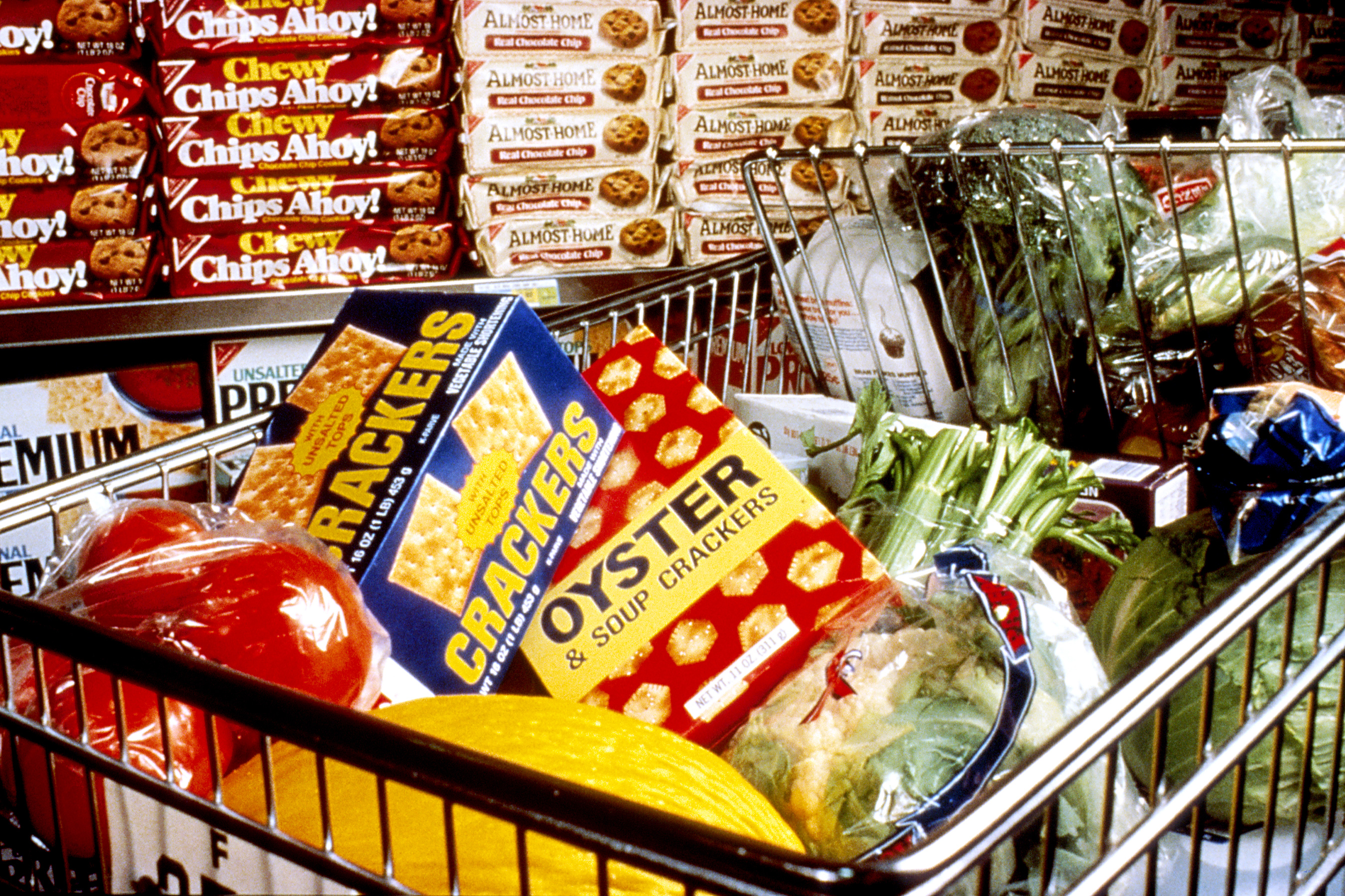 Healthy_snacks_in_cart